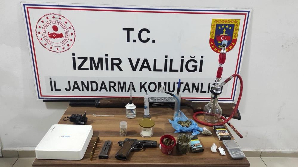 İzmir'in 8 ilçesinde zehir baskınları: 89 gözaltı