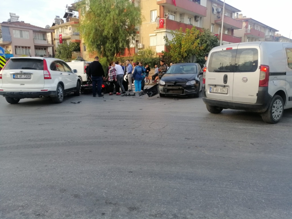 Şehit Adnan Menderes Bulvarı'nda kaza